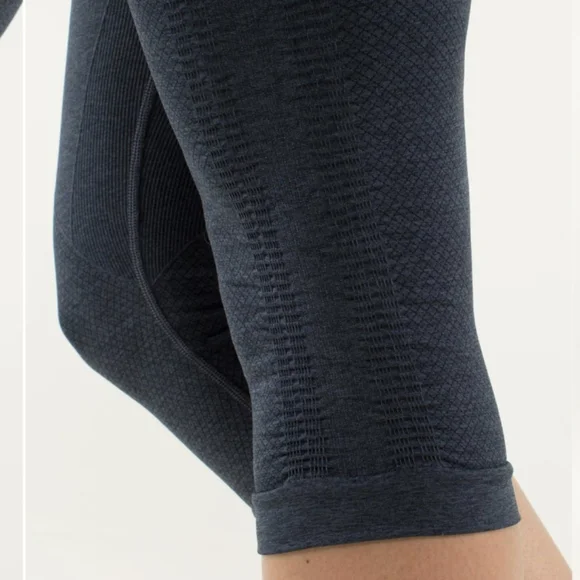 Lululemon In The Flow Crop II Heathered Inkwell - Picture 8 of 14